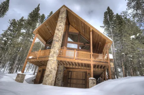 Luxury Cabin - views, location, perfect for families, 4 miles from Breckenridge