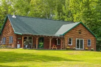 Log cabin, King bed!!! Private beach!!