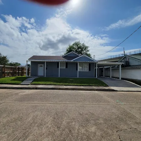 2bed/2bath Cottage in Downtown Houma. 30+ day stays welcome.