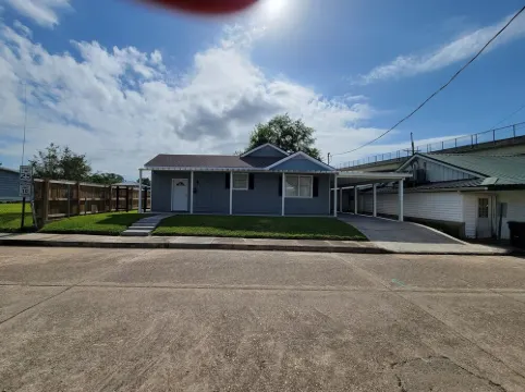 2bed/2bath Cottage in Downtown Houma. 30+ day stays welcome.