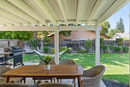 Wonderful Fully Renovated Home Отели рядом с достопримечательностью «Deran Koligian Stadium»