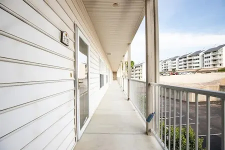 Osage Oasis-LAKE VIEW, FREE BOAT SLIP - Lake of the Ozarks easy living