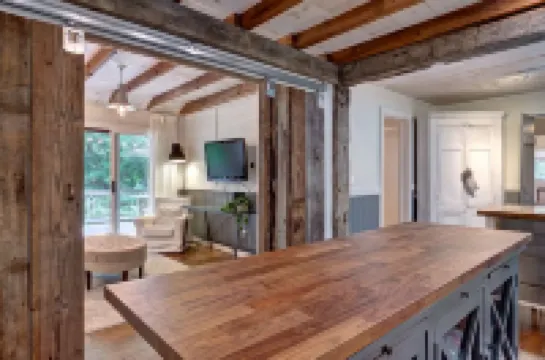 Broadleaf Cottage in Mirror Lake Area of Highlands