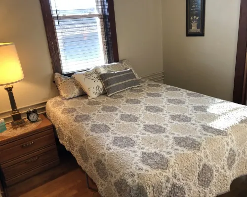 Downtown Sleepy Eye Apartment, 1 bedroom and sleeper.  Vintage in every way! Hotels in Brown County