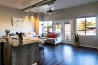 The Loft on Main. Cozy 2-bedroom apartment in Chelsea with all the amenities.