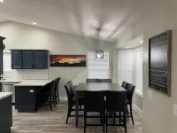 VRBO鮑威爾湖，距湖泊和餐廳僅數分鐘-現代化翻新3卧2衛度假屋! - 4星級