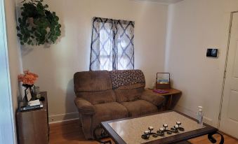 Cozy 1 Bedroom Retreat Walk to - 0223612000ilp54qt1F02 R 339 206 R5 D