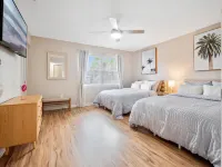 Beachside Space Coast Townhouse, walk to the beach, pet friendly Beachwave Beachwear 6 주변 호텔