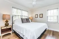 Comfortable and Quiet Condo near the Village and NC State