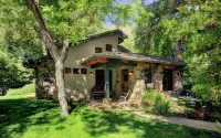 Creekfront Luxury Nestled in Oak Creek Cyn, Sedona (Pet Friendly) Hotels near Call of the Canyon Picnic Site