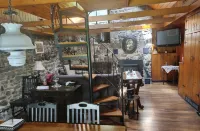 Stonewall cottage Hotels in Webster