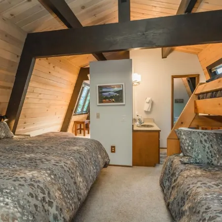 Lakefront Cabin with private pier on Donner Lake