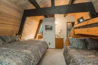 Lakefront Cabin with private pier on Donner Lake