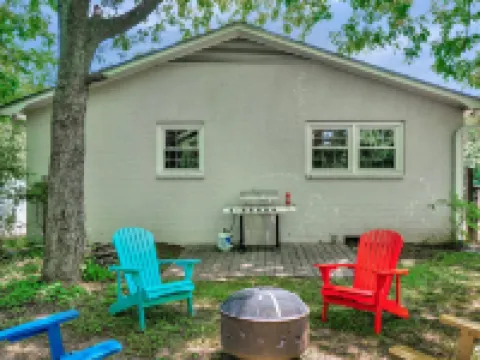 Bright & Cheery Bungalow - Mins to Downtwn Fort Mill Hotels in Fort Mill