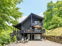 Spacious Mountain Cabin w/Beautiful View!! 3 King Beds & Spa! Hotels in Yancey County