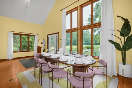 Cabin with private pickleball court and tons of FUN, caves close!!