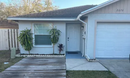Escape to this charming villa in picturesque Palm Harbor. With 2 cozy bedrooms.