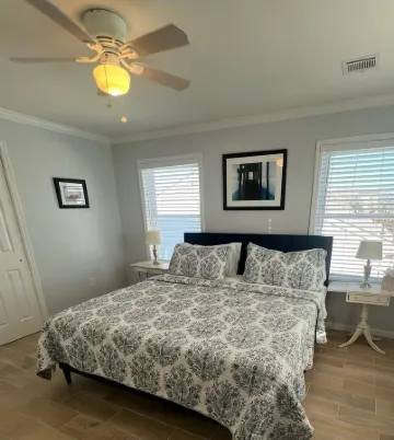 A cozy house that sleeps 10 just a few blocks from the beach