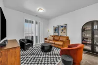 Luxury Condominium 8 Miles from Snow Basin Sleeps 10