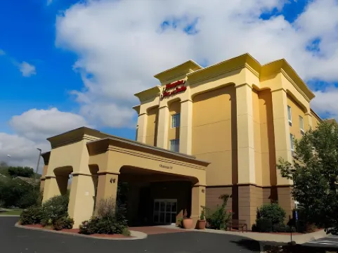 Hampton Inn & Suites Greenfield