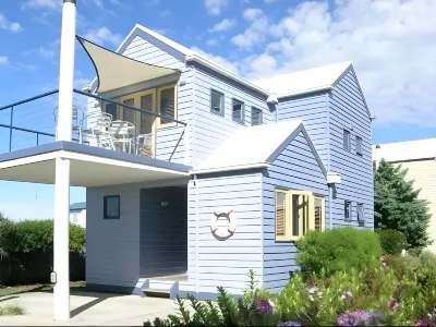Rayville Boat Houses Hotels in Apollo Bay
