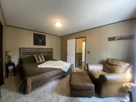 Waterfront Nature Oasis Right off the Interstate