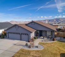 Spacious 5-bedroom house steps away from Mt. Rose & Lake Tahoe in charming Reno!