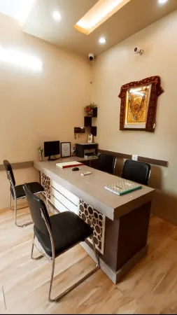 Glow Inn Home Stay Отели рядом с достопримечательностью «Сарнат»