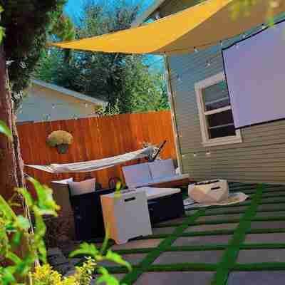 The Oasis - Your Luxury 2BR/1.5BA Home in Downtown Modesto Hotel Exterior