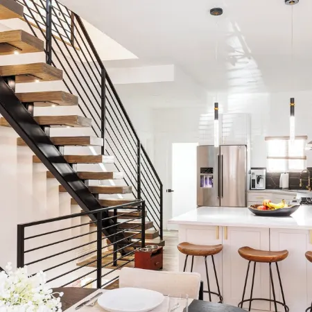 Newly Remodeled Downtown Loft – Free Parking, 5 Bds, Fully Stocked