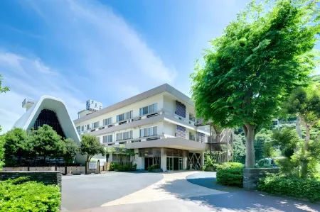 Yugawara Manyoso Отели рядом с достопримечательностью «Nishimura Kyotaro Memorial»