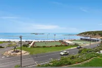 'The Dolphins 7' - Beachfront View to Remember