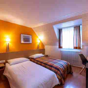 Les Negociants Rooms