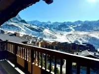 6-person apartment with view and pool at the foot of the slopes