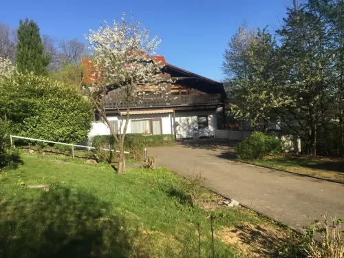 Vacation Home "Vier Jahreszeiten" - Comfort House for 6-8 Guests - 3 Rooms, 3 Bathrooms