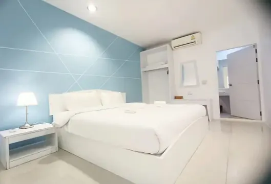 วิลล่า (สระว่ายน้ำส่วนตัว)