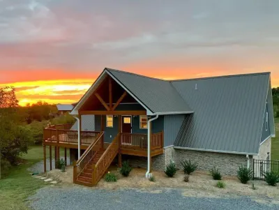 Sunset Haven - Pet Friendly Hotel dekat Blowing Cave Mill