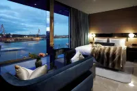 Hotel Riverton Hotels in 