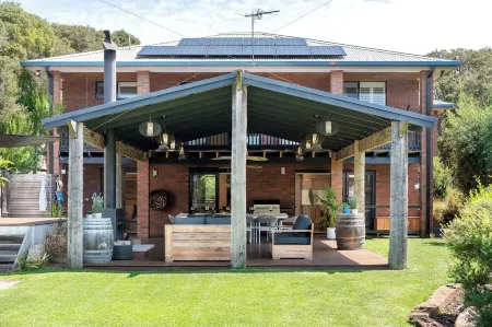 Luxurious multi-family retreat by the surf