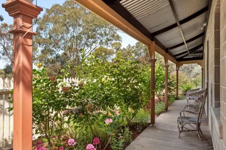 Idyllic, peaceful and historical "Coath Cottage" minutes from Bendigo's CBD
