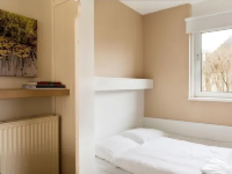 弗里斯蘭帶私人水療和小船的平房