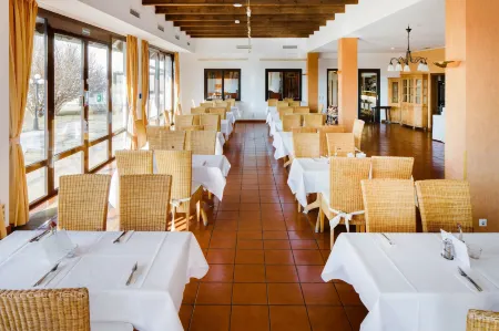 Hotel am Sachsengang Отели в г. Фишаменд