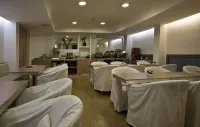 Chic Hotel - breakfast