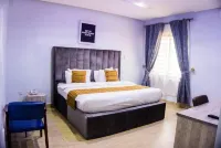 5 Star Saint Hotel - balcón