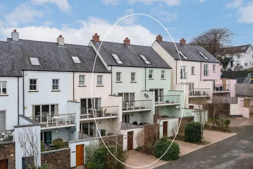 매스-와이-버란 - 마을과 해변 가까이