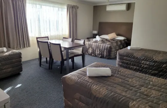 蒂塔尼亞汽車旅館