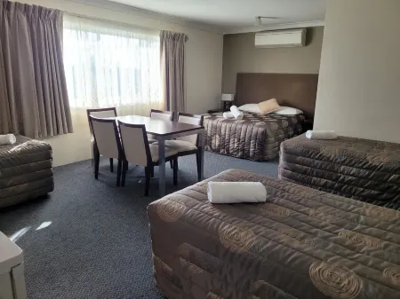 Titania Motel Отели в г. Эссингтон