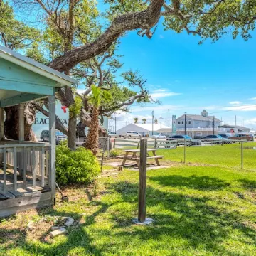 Charming House 1/2 Block from Bay