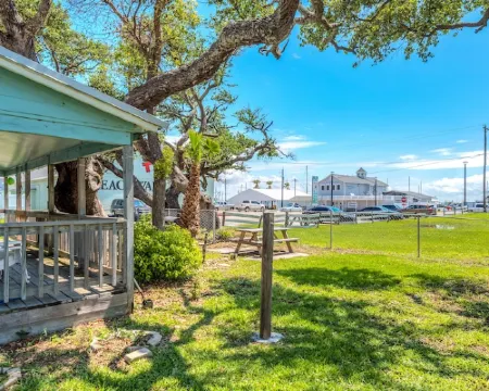 Charming House 1/2 Block from Bay フルトンのホテル