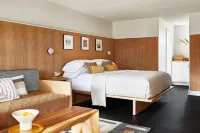 Bluebird Dennisport Hotels in Dennis Port